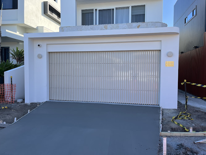 Affordable Garage Doors Gold Coast in Varsity Lakes